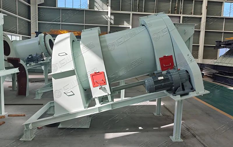 機(jī)制砂防離析、防揚(yáng)塵，有經(jīng)驗(yàn)的砂廠都在用加濕拌和機(jī)